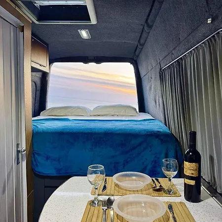 Campervan Leoventure Тирана