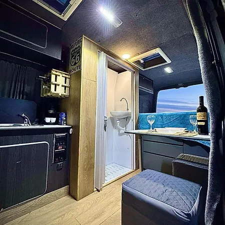 Campervan Leoventure Тирана