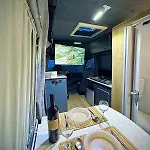 캠프장 Campervan Leoventure *