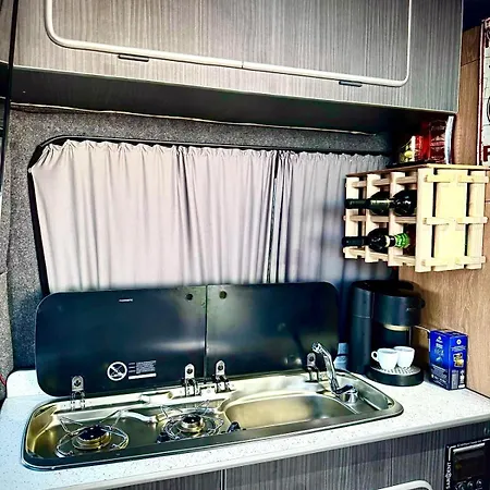Κάμπινγκ Campervan Leoventure Τίρανα